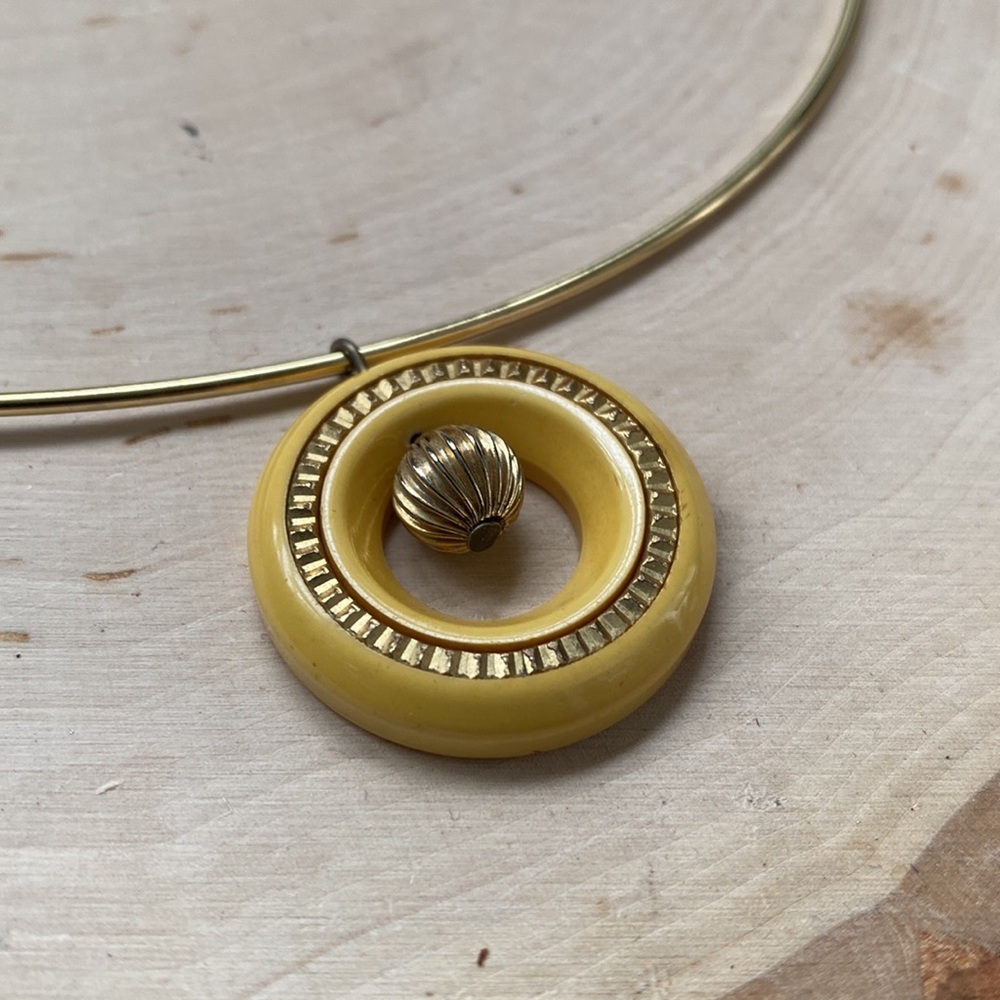 NWT! Vintage- Egg Yolk Bakelite W/ Brass Inlay Pendant Ring Collar Necklace